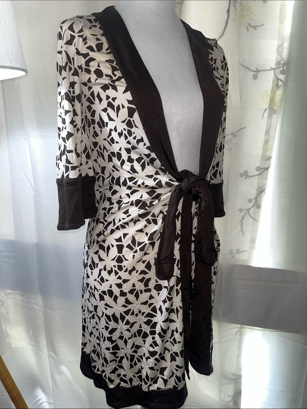 Diane Von Furstenberg 100% Silk Wrap dress size 2